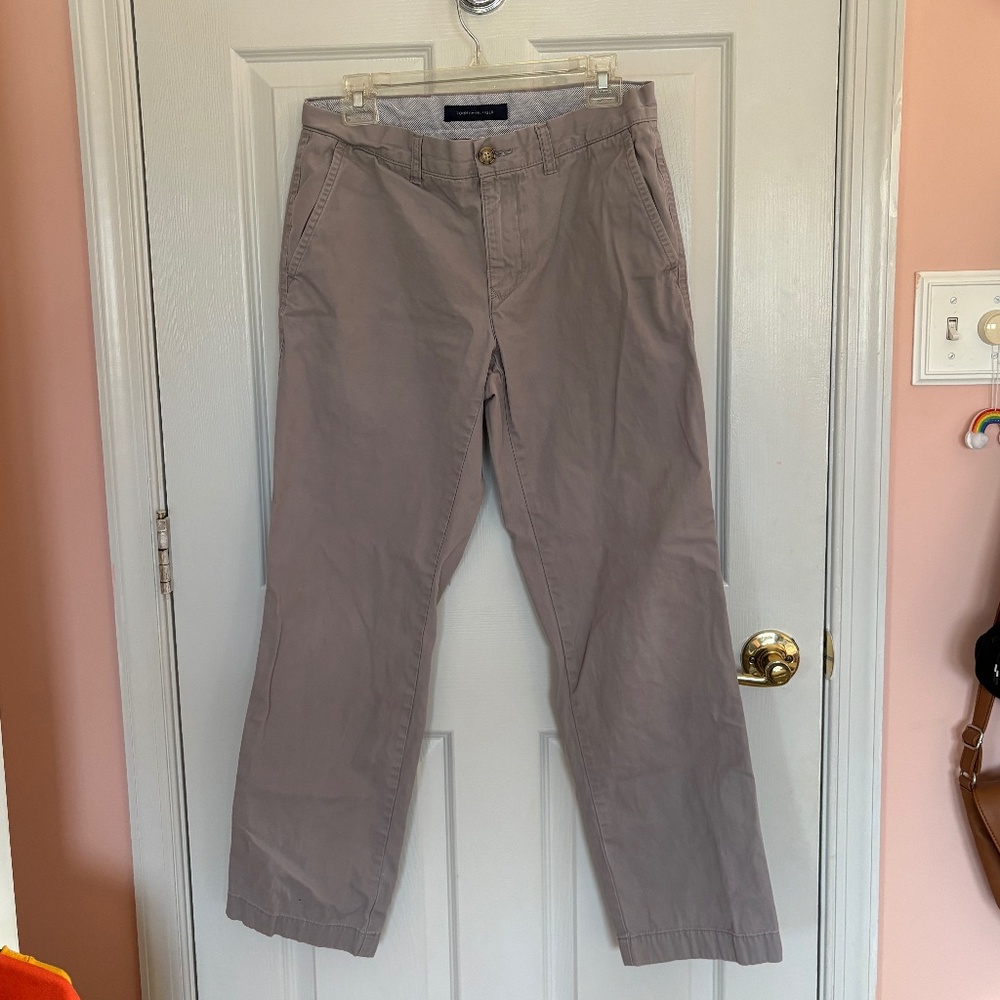Tommy Hilfiger Men’s Classic Chino Pants — Size 30x30 (Taupe Grey)